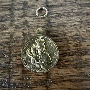 ✝️ New Vintage Gold Religious Medal Pendant - Madonna and Child